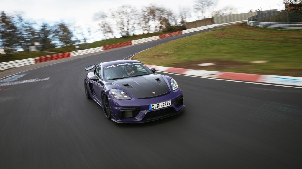 ポルシェ「718ケイマンGT4 RS」、「マンタイ・キット」で最高のパフォーマンスを発揮！