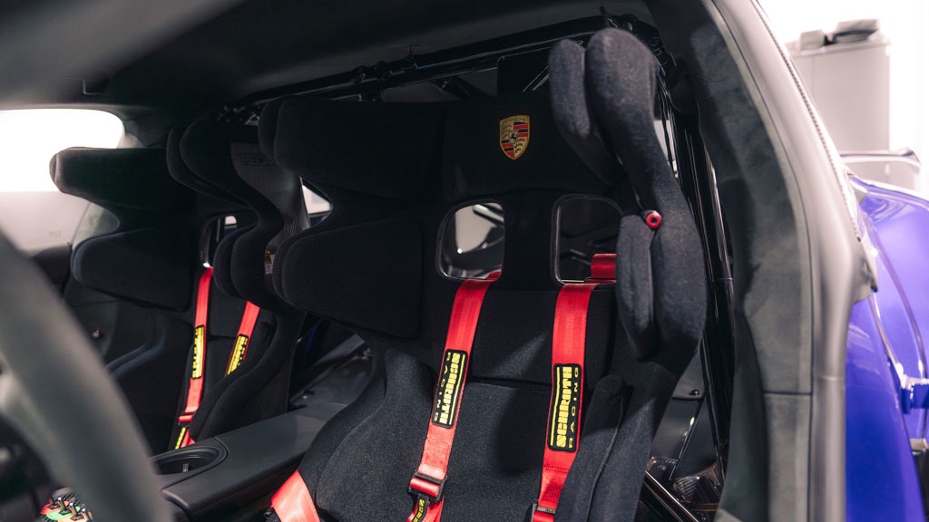 ポルシェが「フォーミュラE」のセーフティカー「タイカン・ターボGT」2台を発表