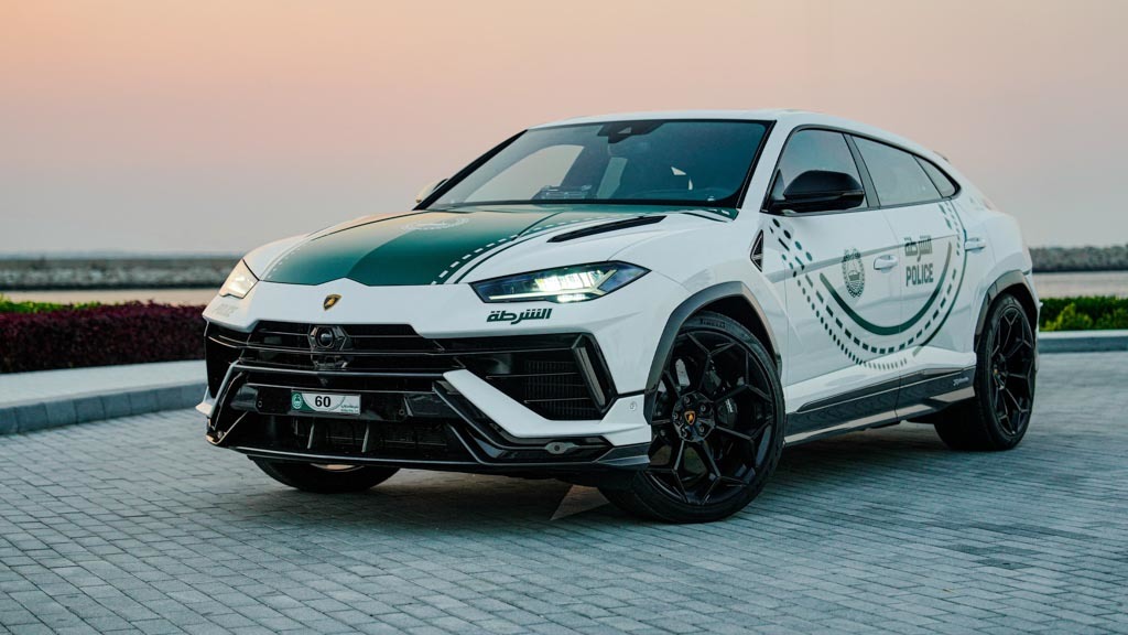 ドバイ警察に ｢ランボルギーニ･ウルス･ペルフォルマンテ｣が導入！ クラシックなグリーンとホワイトのボディカラーを採用