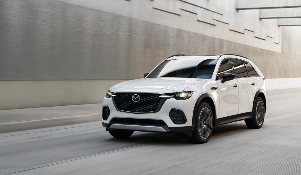 2列シートミッドサイズの新型クロスオーバーSUV「マツダ CX-70」初公開! 電動化技術を全グレードで採用