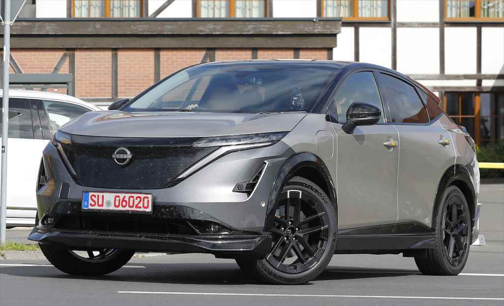 【スクープ】新たなリアウィングを追加して迫力あるフォルムに! 日産「アリア ニスモ」はエアロパーツで武装!