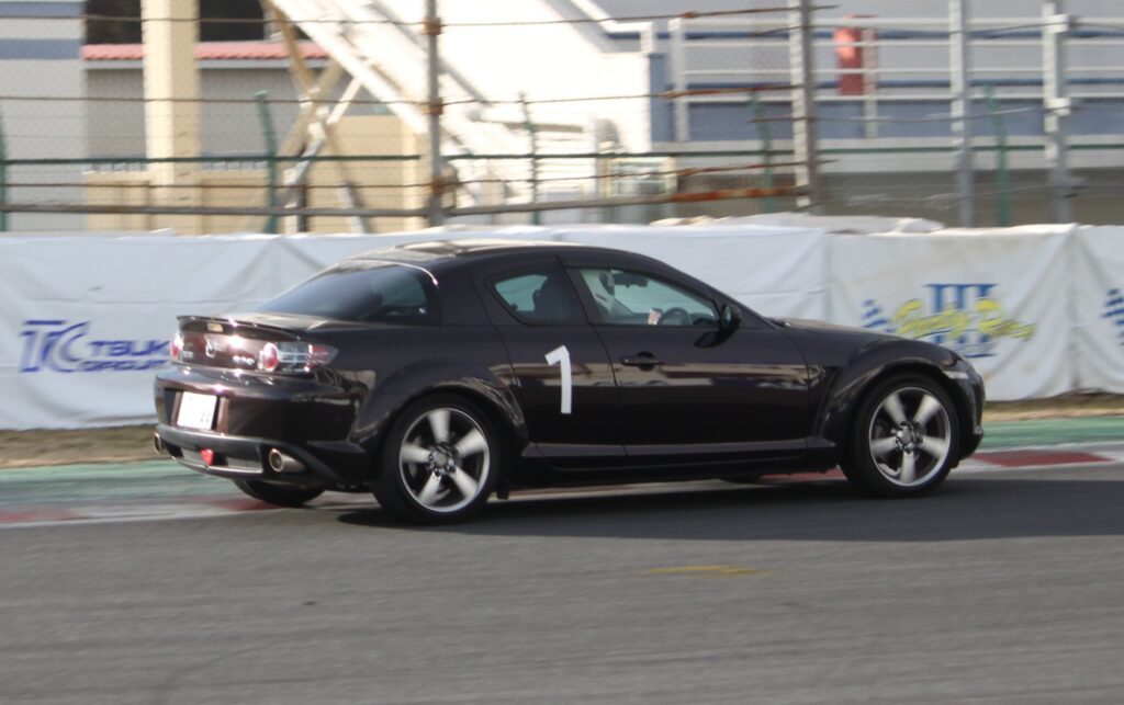 【THEクルマ遊び】ドラテク向上のための強硬手段!? 統括編集長が孤高のFRスポーツ・マツダRX-8を突如購入&速攻シェイクダウン!