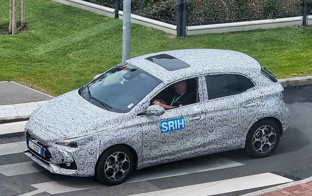 【スクープ】「MG3」が13年ぶりフルモデルチェンジでついに電動化! そのスタイルはメルセデスAクラスにソックリ!?