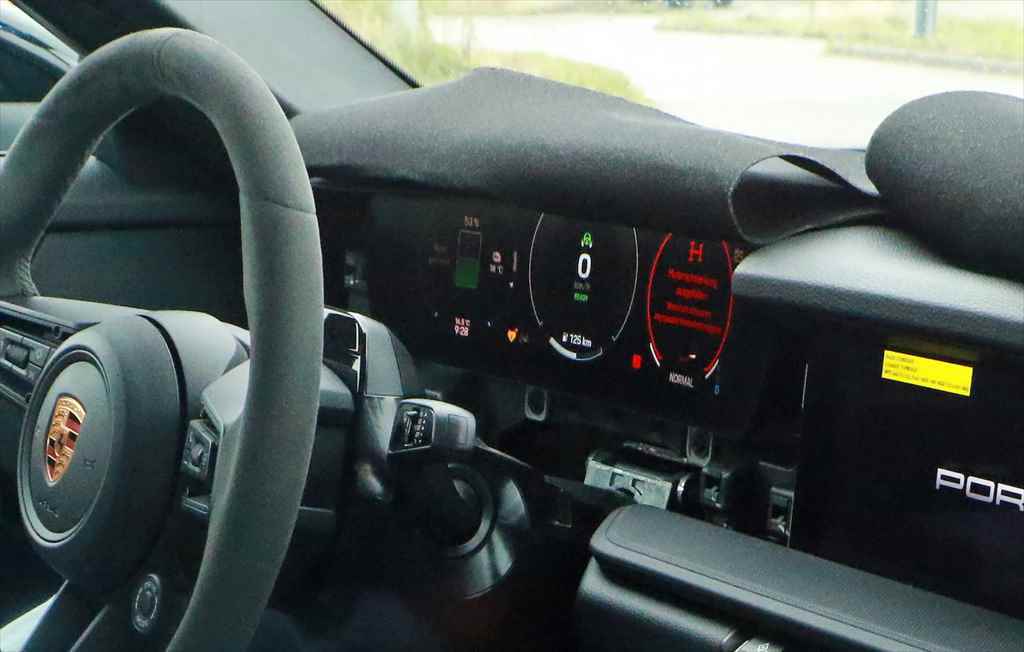 【スクープ】HDマトリクスLEDヘッドライトを装置! ポルシェ「ボクスターEV」の最新プロトタイプを激写!
