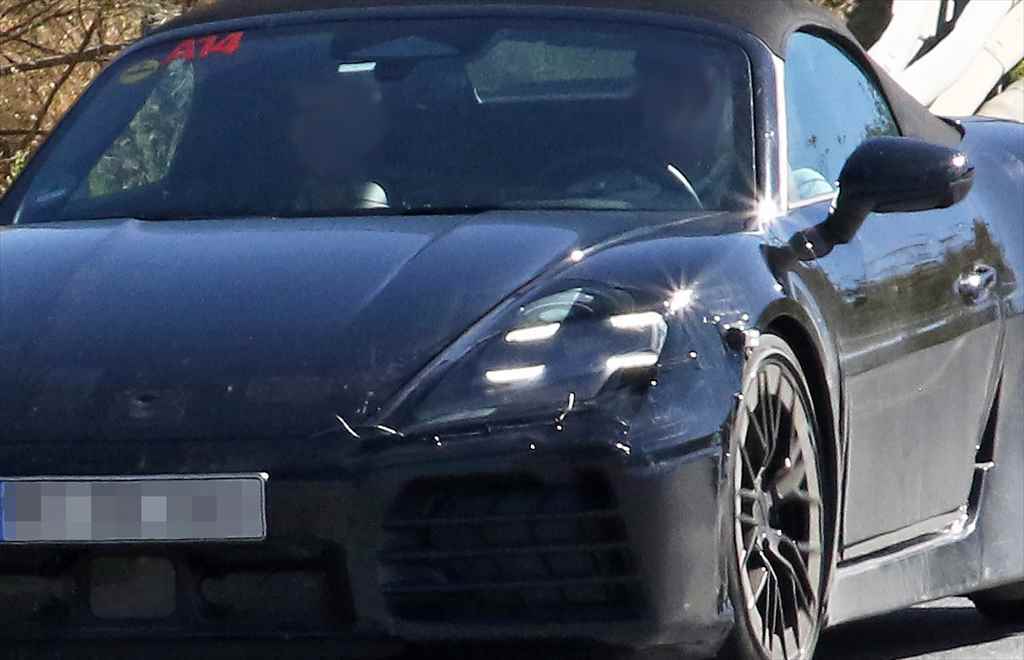 【スクープ】HDマトリクスLEDヘッドライトを装置! ポルシェ「ボクスターEV」の最新プロトタイプを激写!
