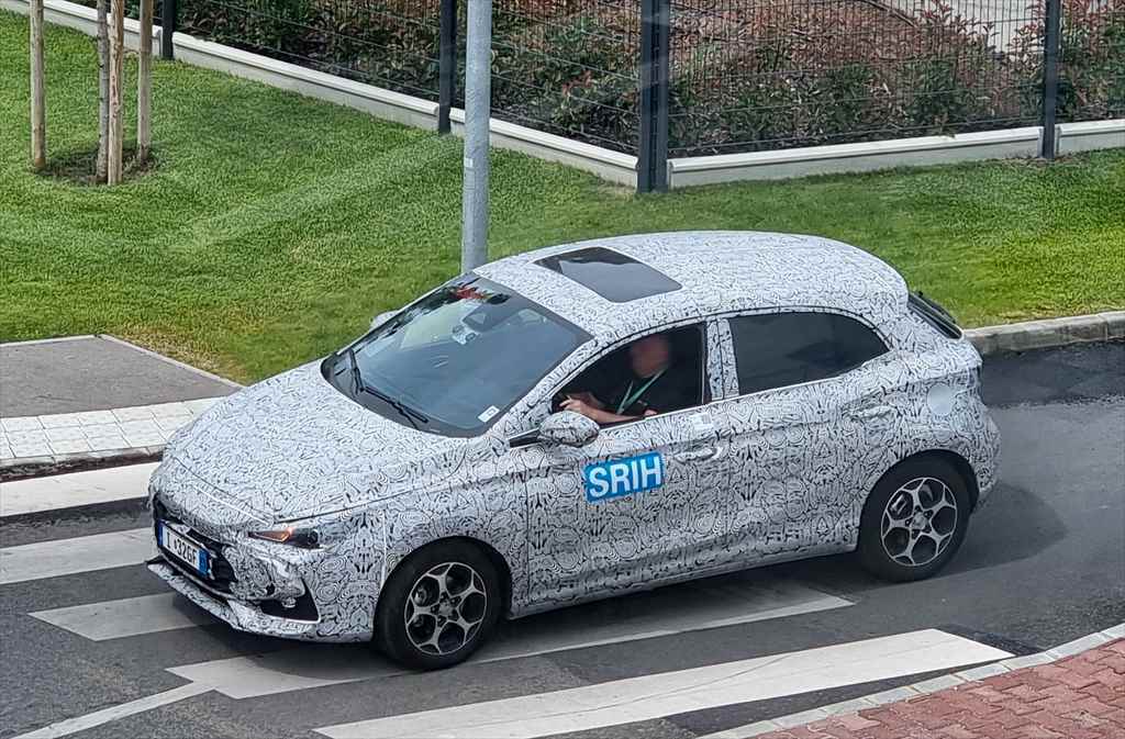 【スクープ】「MG3」が13年ぶりフルモデルチェンジでついに電動化! そのスタイルはメルセデスAクラスにソックリ!?
