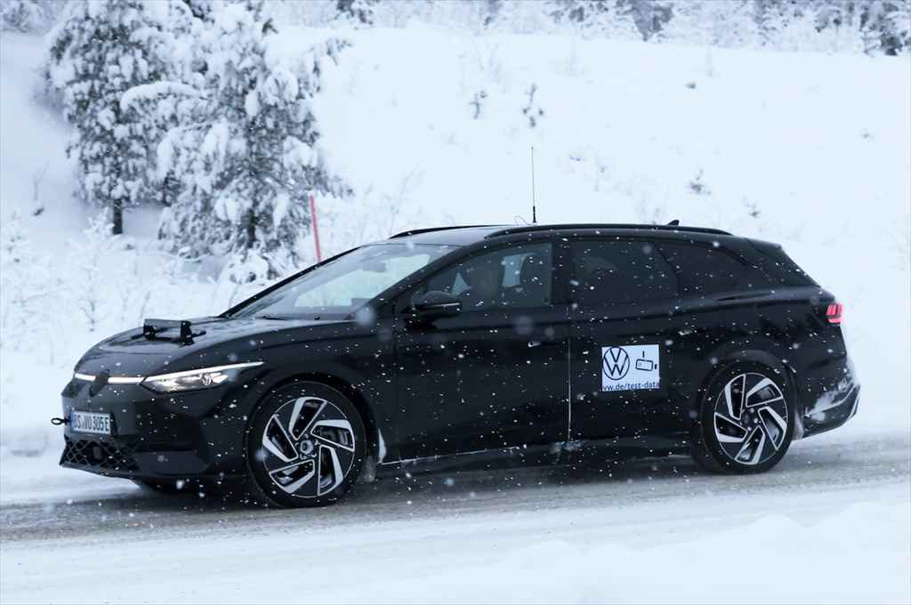 【スクープ】これがVW史上初のEVワゴンだ！「ID.7ツアラー」が2024年の上半期デビューへ！