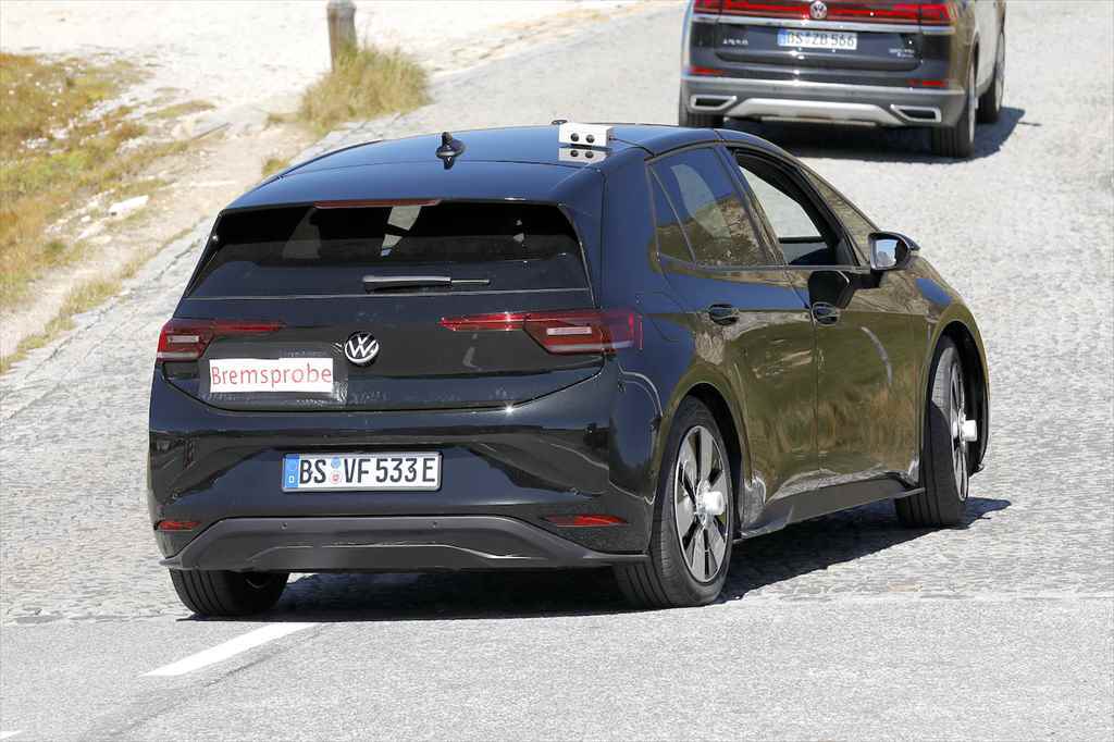 【スクープ】「ゴルフGTI」より高性能!VWの小型EV「ID.3」のハイパワー版「GTX」の導入は決定的に!? プロトタイプを初スクープ!