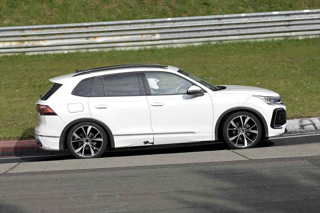 【スクープ】VW「ティグアン」次世代型はBEVと併売へ……。最新プロトタイプをキャッチ！