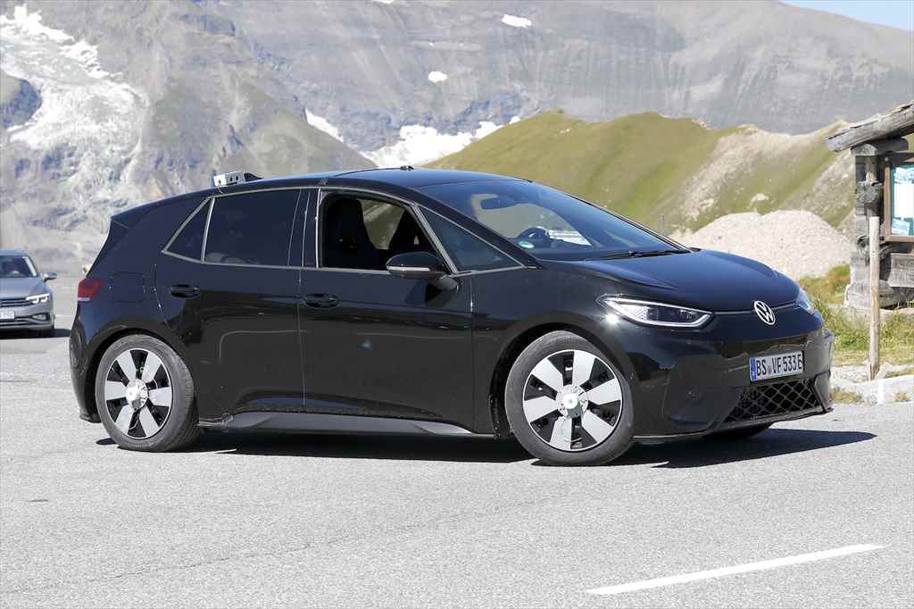 【スクープ】「ゴルフGTI」より高性能!VWの小型EV「ID.3」のハイパワー版「GTX」の導入は決定的に!? プロトタイプを初スクープ!