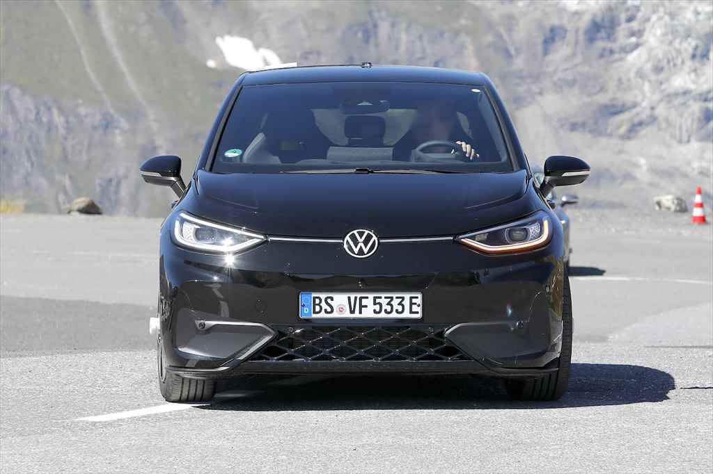 【スクープ】「ゴルフGTI」より高性能!VWの小型EV「ID.3」のハイパワー版「GTX」の導入は決定的に!? プロトタイプを初スクープ!
