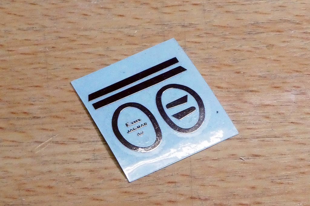 目元パッチリ、顔が見えてきた!旧グンゼ製ハイテックモデル「ジャガーEタイプ」を地道に作ってみる・第20回