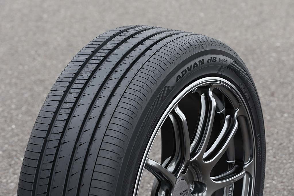 【NEW TIRE TEST】摩耗しても静粛性が持続するプレミアムコンフォートタイヤ「ヨコハマ・アドバンdB V553」