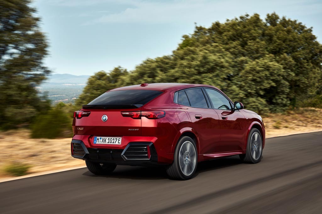 さらにスポーティで先進的な第2世代「BMW X2」「BMW iX2」が登場、「ジャパン モビリティ ショー」にも出展