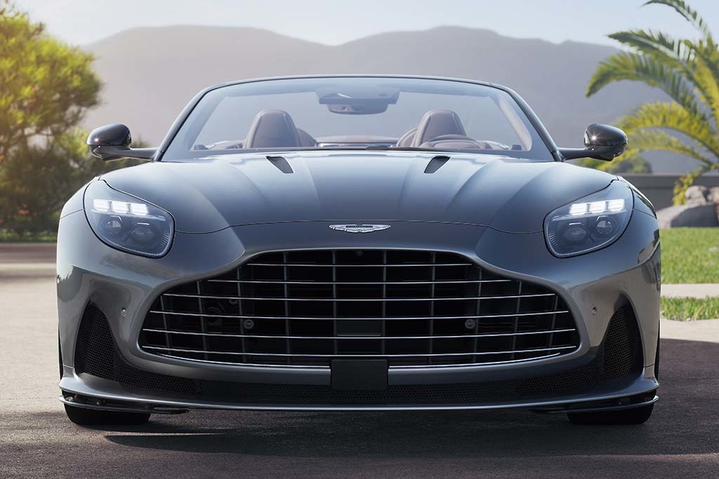 究極のオープントップ・スーパーツアラー誕生！アストンマーティン、「DB12ヴォランテ」を今週カリフォルニアで発表！