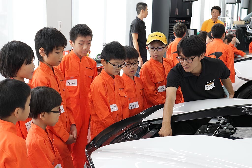 小学生がスーパーカーのメンテナンスを学ぶ！マクラーレンがキッズ向けエンジニア体験イベントを実施