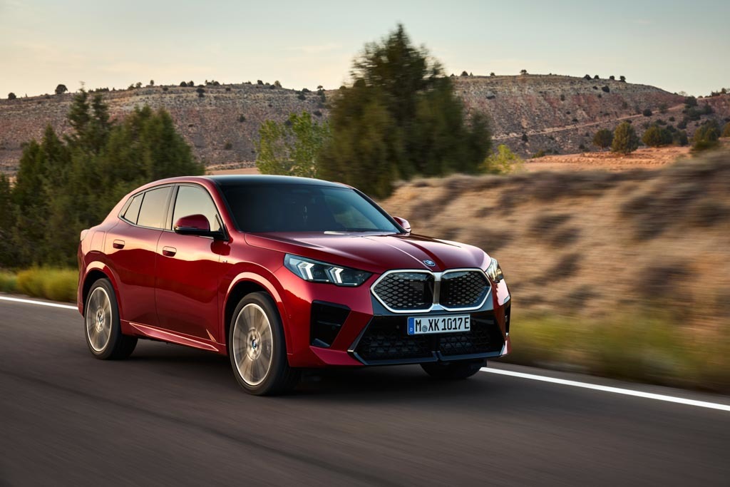 さらにスポーティで先進的な第2世代「BMW X2」「BMW iX2」が登場、「ジャパン モビリティ ショー」にも出展