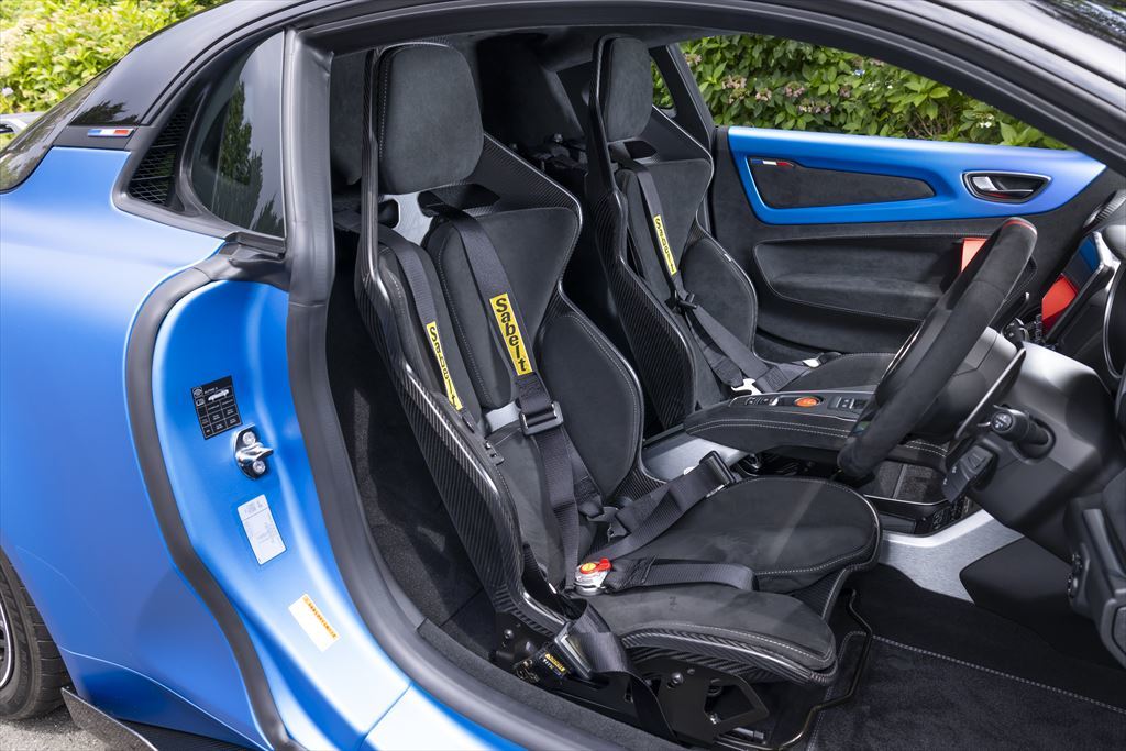 「アルピーヌA110R」の実力を公道試乗でチェック、過激になってもアルピーヌ”らしさ”は健在！