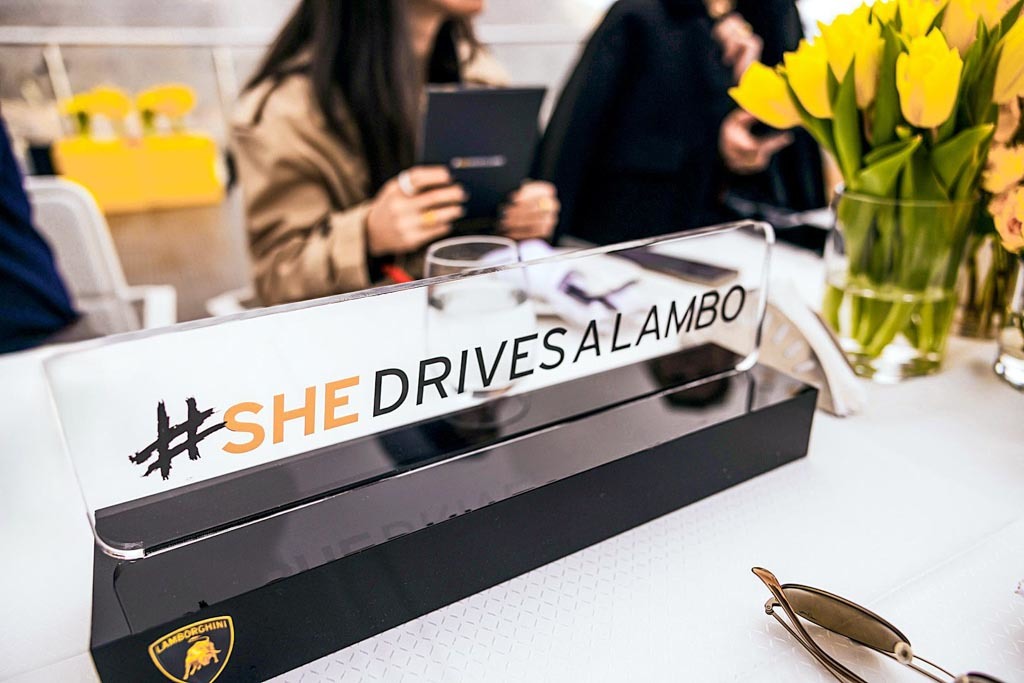 「ランボルギーニ・ウルスS」で中東でドバイからラスアルハイマまで! 女性限定のランボイベント「#SHEdrivesalambo」