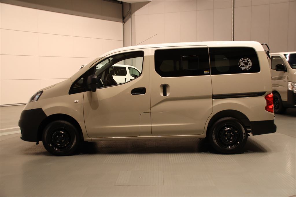 1人でゆったり、2人でぴったり…自然の中に自分の部屋を連れ出そう！日産、「NV200バネットMYROOM」を12月に発売！