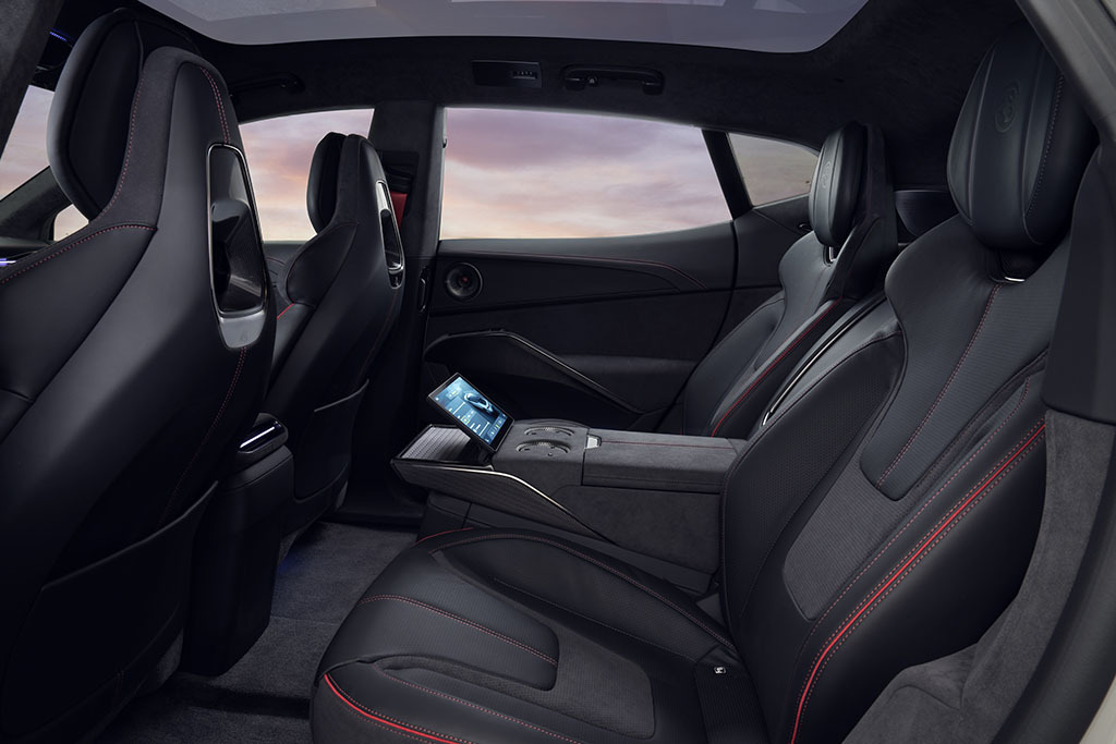 ロータス注目のSUV「エレトレ」、価格や仕様の詳細が発表に!現在好評受注中、デリバリーは今年秋以降