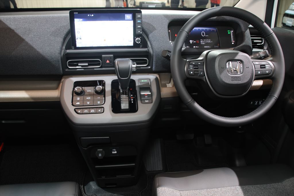 3代目では「エアー」と「クロスター」の2つのタイプを設定!ホンダが新型「フリード」をHPで先行公開