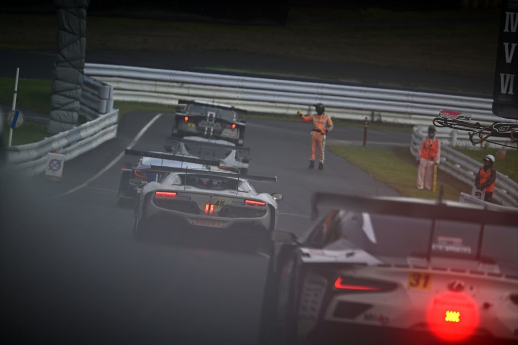 LEON PYRAMID AMGが15番手スタートから逆転で今季2連勝！スーパーGT第6戦SUGOラウンドGT300クラスリポート