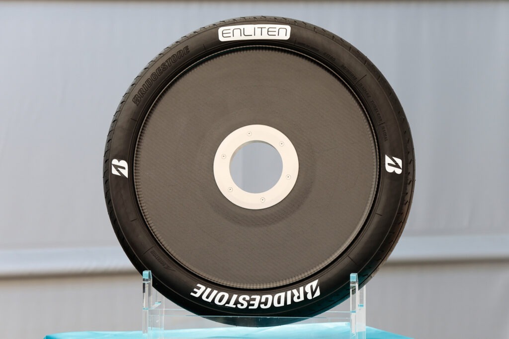 ブリヂストン、「ENLITEN®」技術搭載タイヤをモータースポーツに初投入。サステナブルなモータースポーツを支援