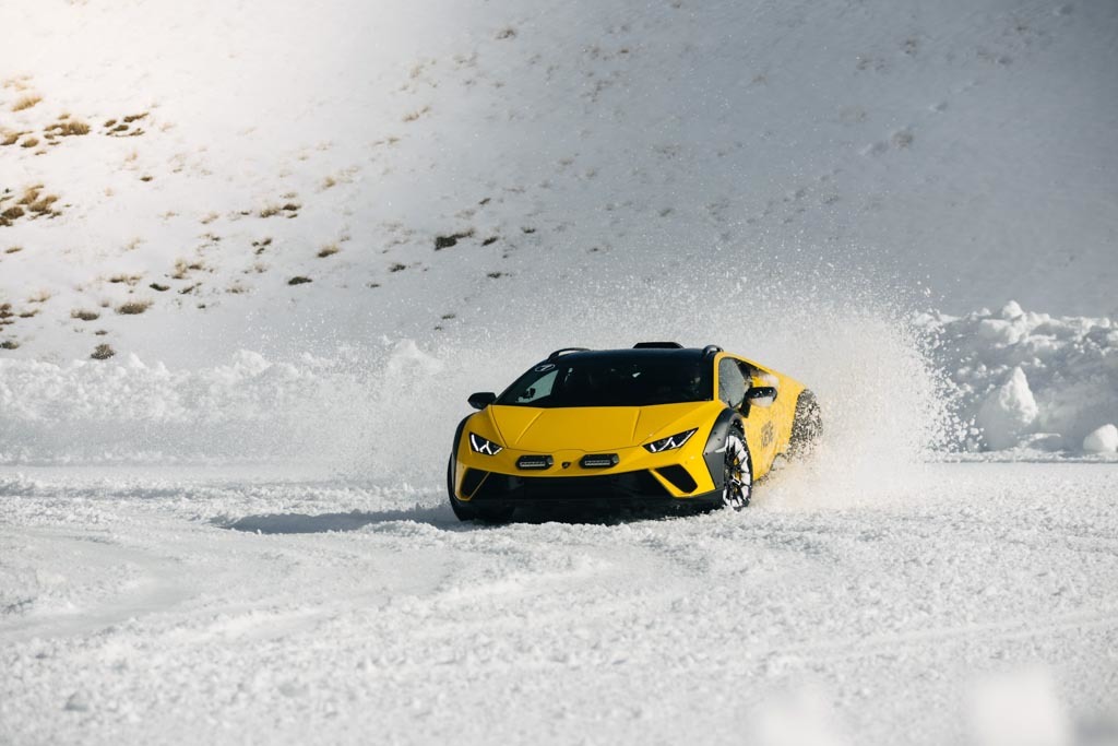 南半球でも､ランボルギーニが氷上を走る！ ｢エスペリエンツァ・ネーヴェ｣､ニュージーランドで開催