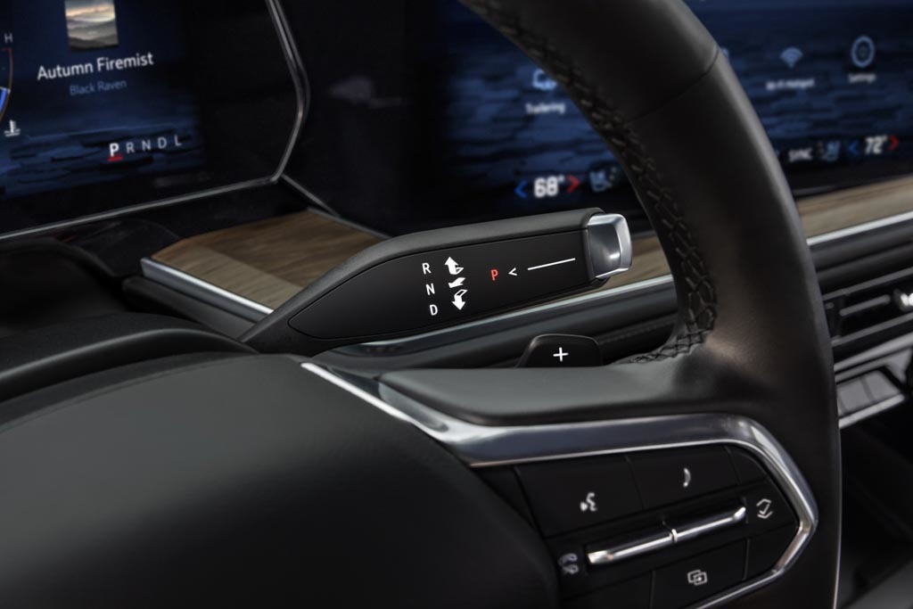 シボレーの新型! 業界で最も売れている大型SUV「タホ」「サバーバン」の2025年型発表