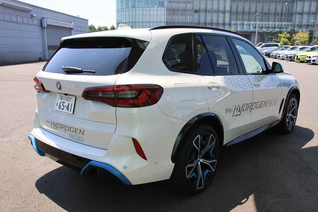 約3分の水素充填で約500km走行可能！ BMWが燃料電池車「iX5 ハイドロジェン」の実証実験を開始