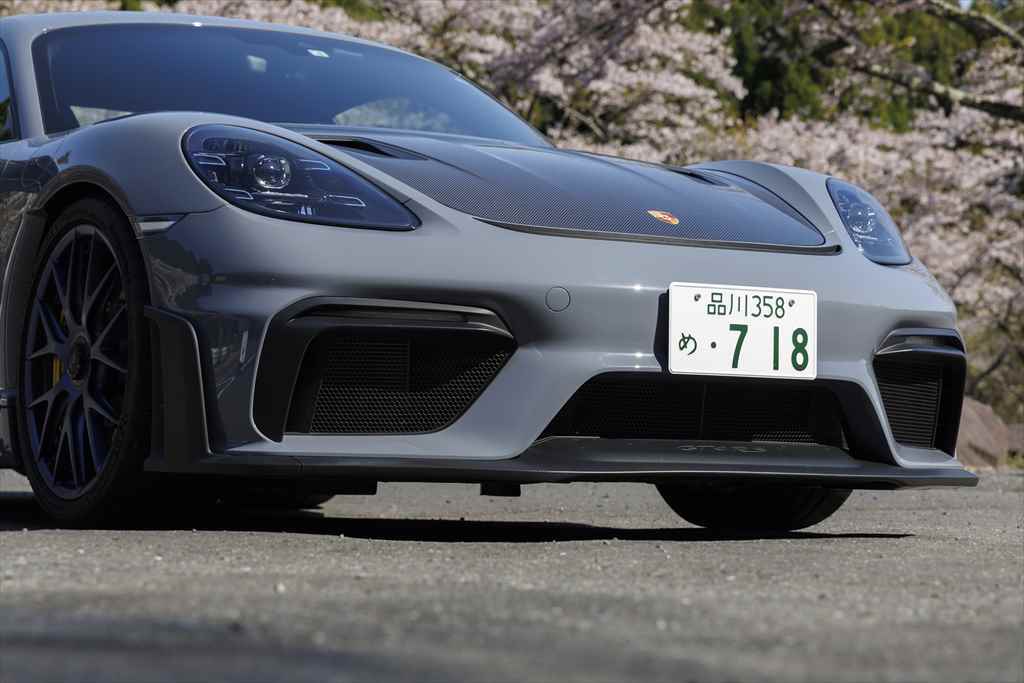 「マジでレーシングカーじゃん！」とドライブしながら思わず呟いてしまった！ 「ポルシェ718ケイマンGT4 RS」【野口 優のスーパースポーツ一刀両断！】