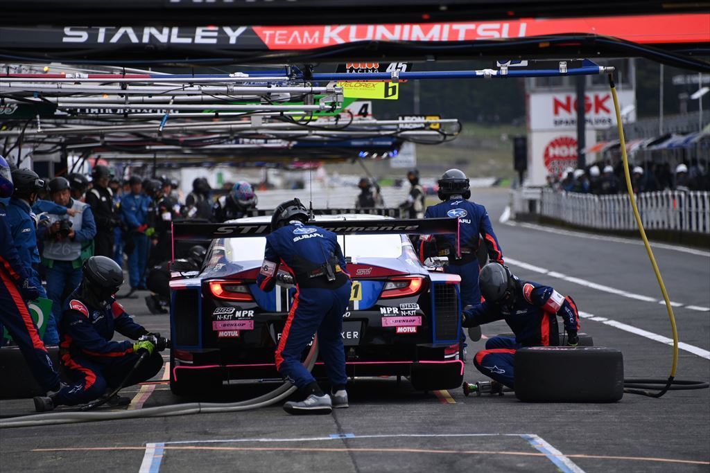 大混戦のレースは予選15位スタートの「VENTENY Lamborghini GT3」が見事な追い上げを見せ今季2勝目を獲得！スーパーGT第6戦SUGOラウンドGT300クラスリポート