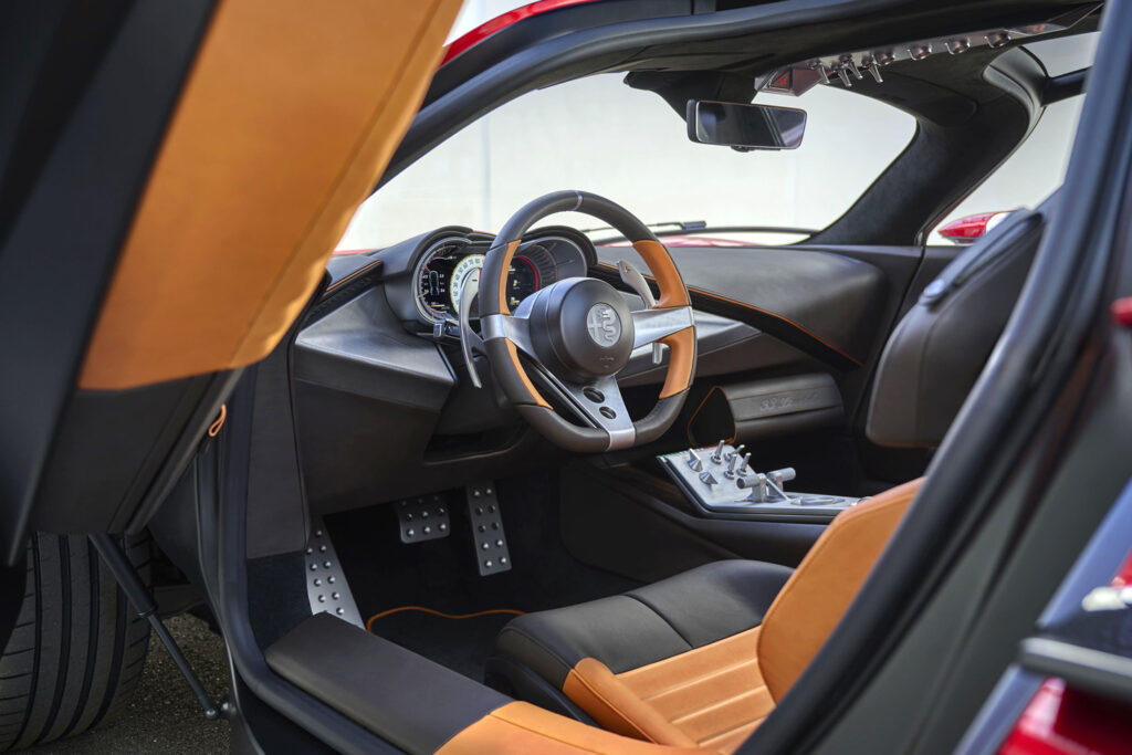 アルファロメオ『33ストラダーレ』のインテリアにALCANTARA®を採用