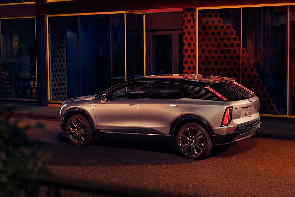 キャデラック、ラグジュアリーSUV「オプティック」を発表！拡大するEVラインナップの一翼を担う