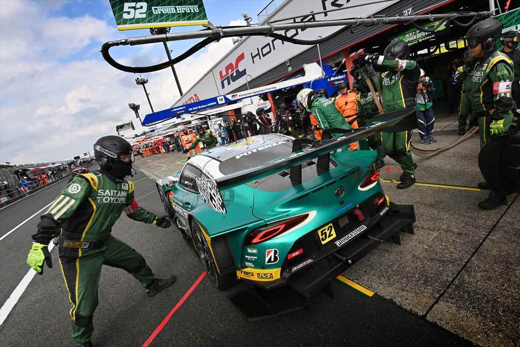 最終戦はJLOCランボルギーニGT3が優勝！  埼玉トヨペットGB GRスープラGTがチャンピオンに！ スーパーGT第8戦もてぎラウンドGT300クラスリポート