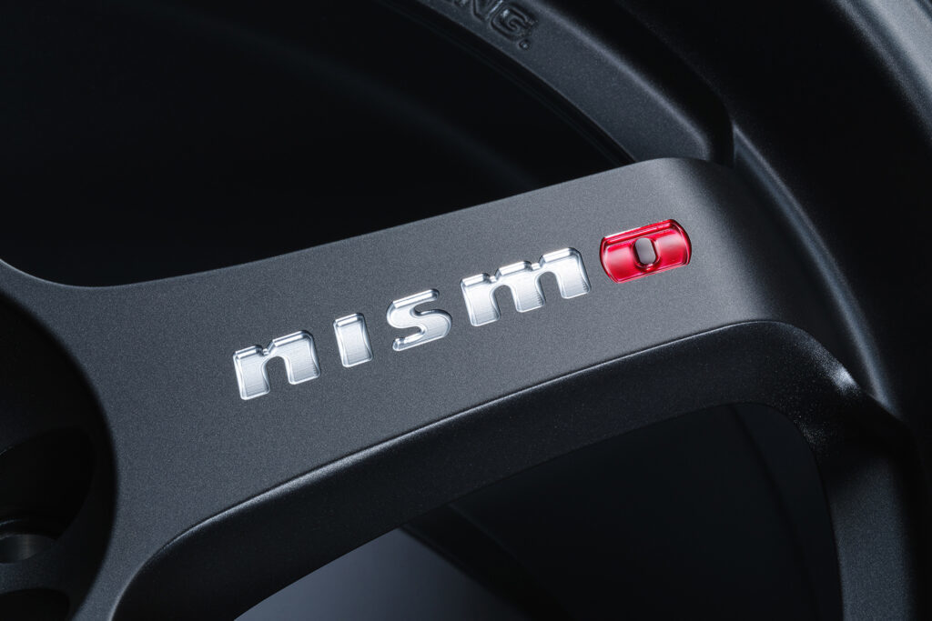 スカイライン NISMO、フェアレディZ NISMO、スカイライン GT-R向け アルミロードホイール LM GT4 マシニングロゴバージョン 19インチ 発売