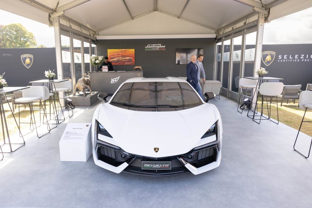 60周年のアニバーサリーイヤーに60台のランボルギーニV12モデルが参加! 「サロン・プリヴェ」もランボルギーニをお祝い
