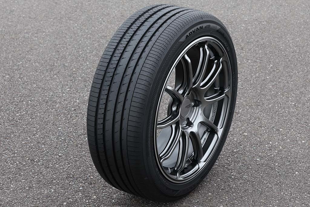 【NEW TIRE TEST】摩耗しても静粛性が持続するプレミアムコンフォートタイヤ「ヨコハマ・アドバンdB V553」