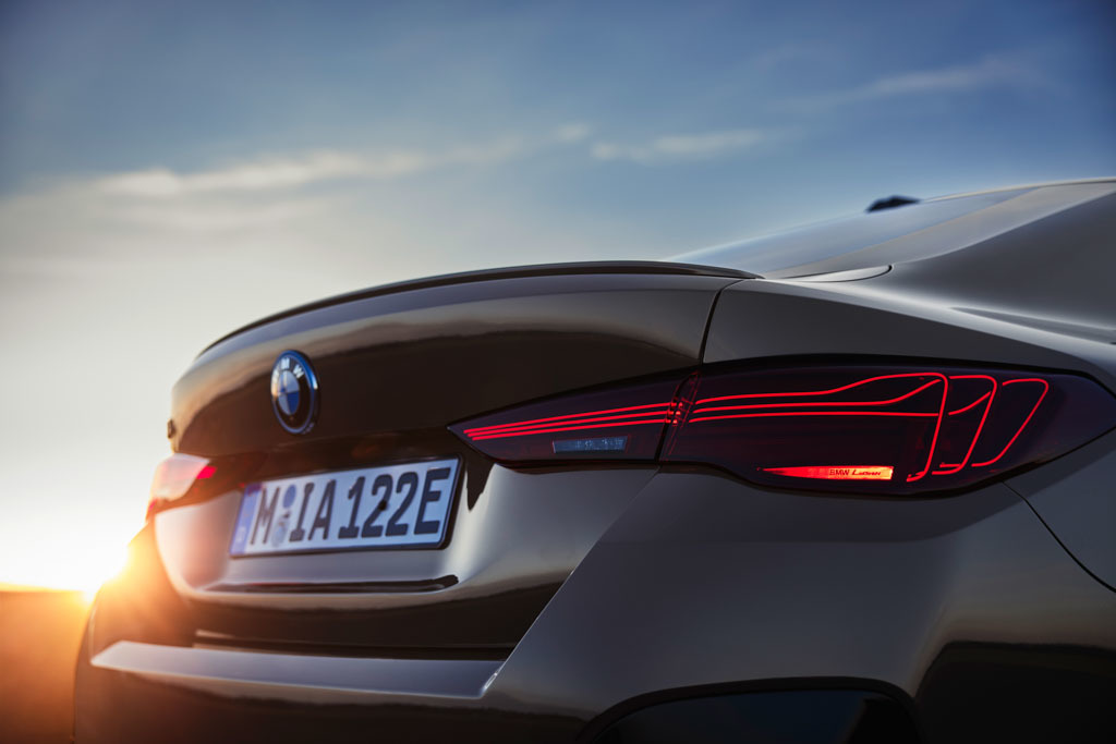 7月にマイナーチェンジ版が生産開始! 新型「BMW i4」「BMW 4シリーズ グランクーペ」、テクノロジーとデザインを刷新へ