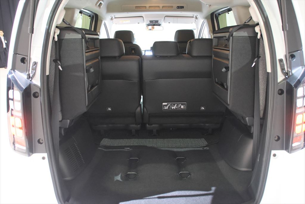 3代目では「エアー」と「クロスター」の2つのタイプを設定!ホンダが新型「フリード」をHPで先行公開