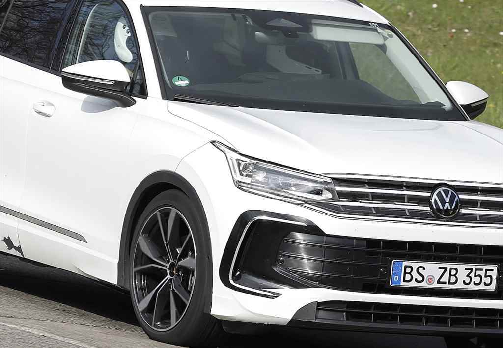【スクープ】VW「ティグアン」次世代型はBEVと併売へ……。最新プロトタイプをキャッチ！