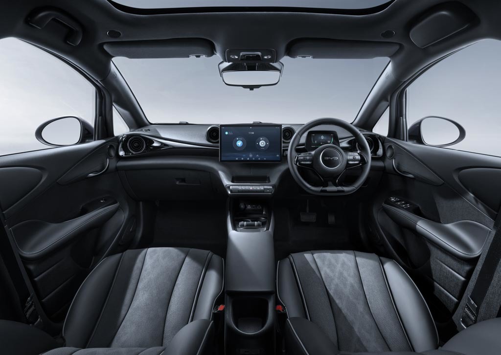 なんと税込363万円～！ BYD､日本モデル第2弾のコンパクトEV｢ドルフィン｣発売｡”生活の足”としての普段使いに最適な一台
