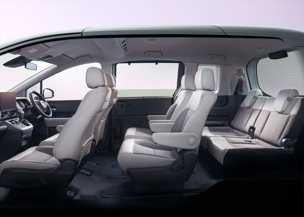 3代目では「エアー」と「クロスター」の2つのタイプを設定!ホンダが新型「フリード」をHPで先行公開