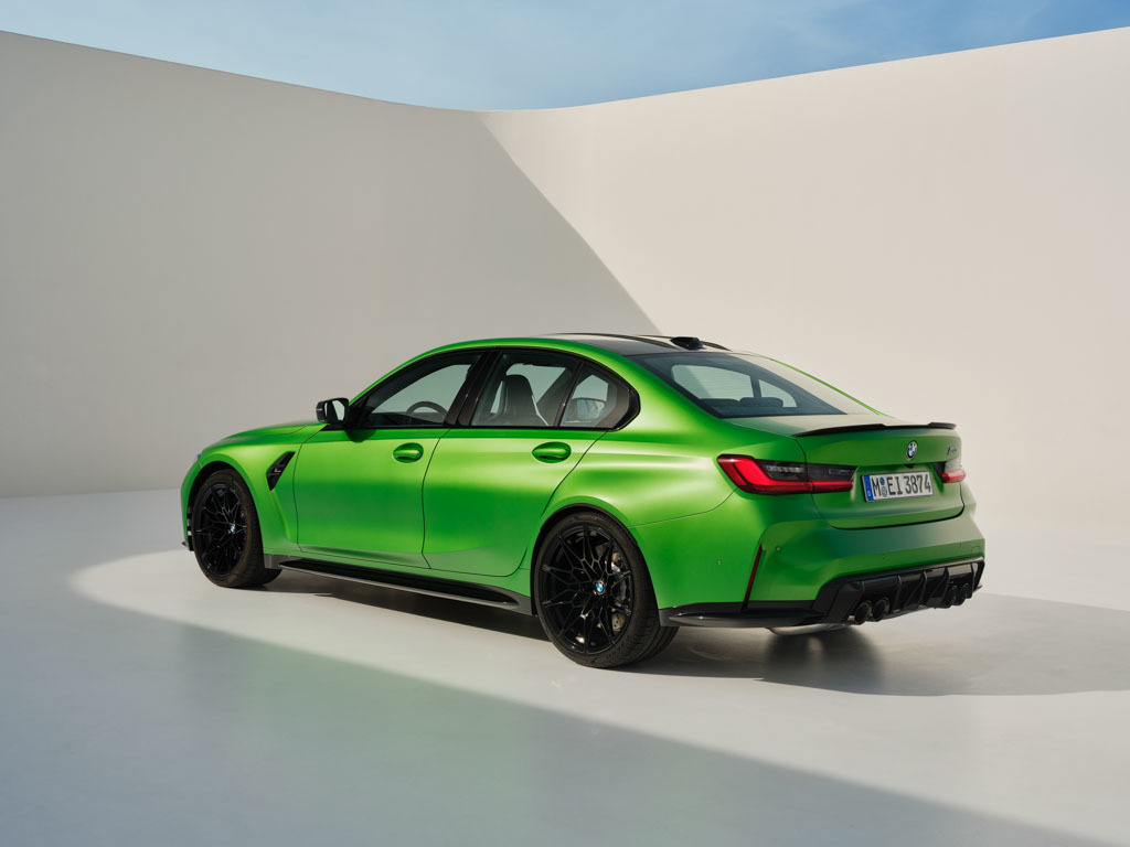 伝統的なレーシングカー・フィーリングが楽しめる! 新型「BMW M3セダン」「BMW M3ツーリング」