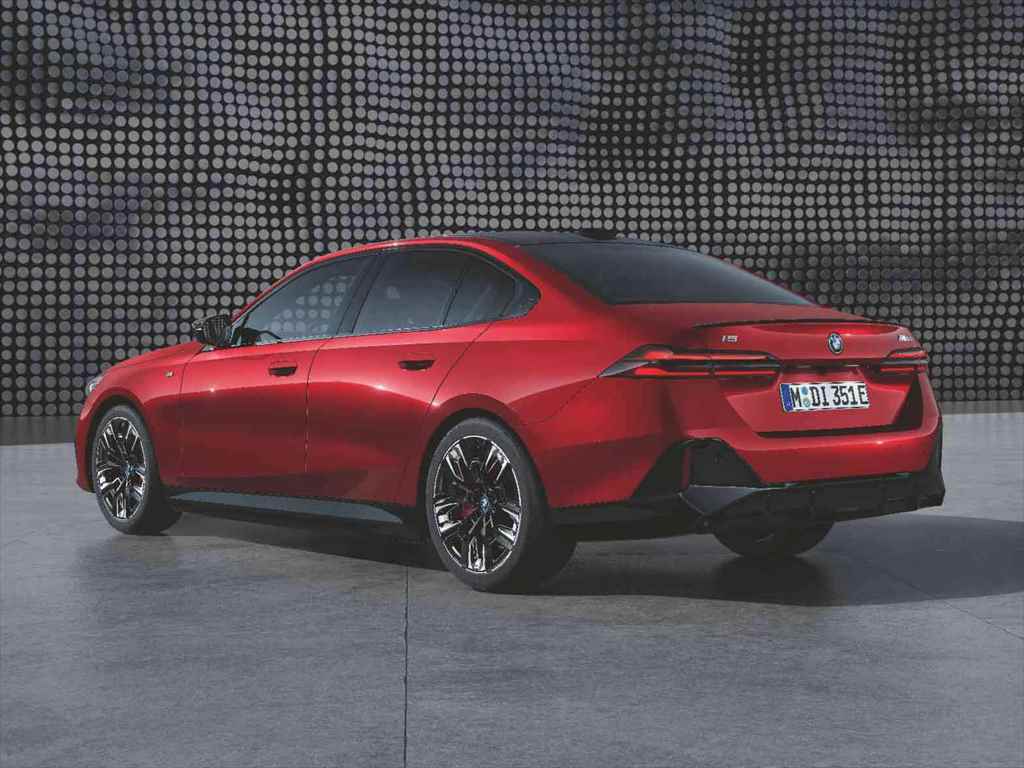 【セダン再燃】「BMW5シリーズ」は品格、様式美、ドライビングパフォーマンスが宿る新時代の「選ばれるクルマ」