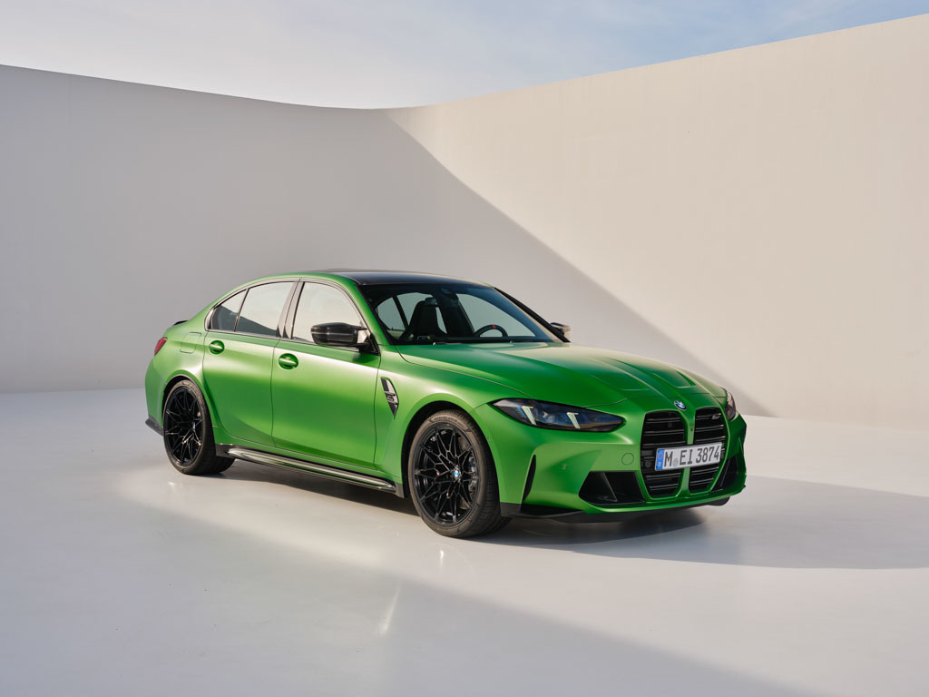 伝統的なレーシングカー・フィーリングが楽しめる! 新型「BMW M3セダン」「BMW M3ツーリング」