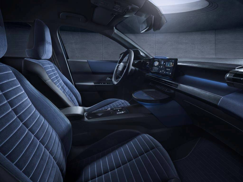 ランチア、新時代の幕開け! 新型「ランチア・イプシロン」、ついに発表。デザイン、快適性、オンボード・ウェルビーイングの究極の表現