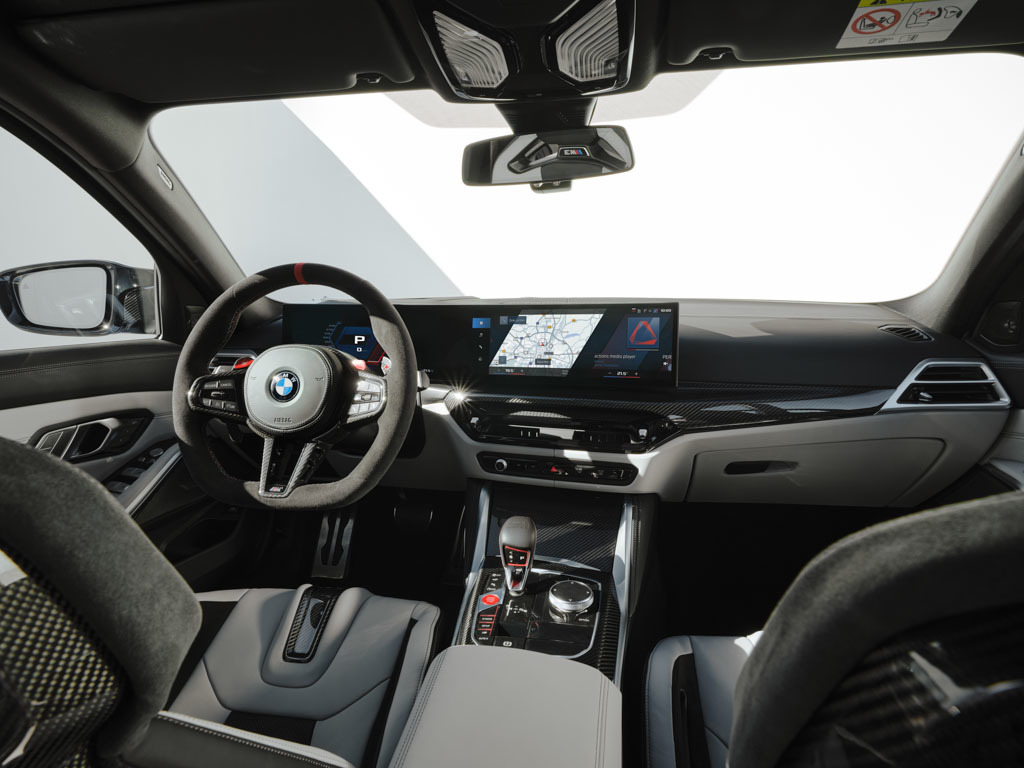 伝統的なレーシングカー・フィーリングが楽しめる! 新型「BMW M3セダン」「BMW M3ツーリング」