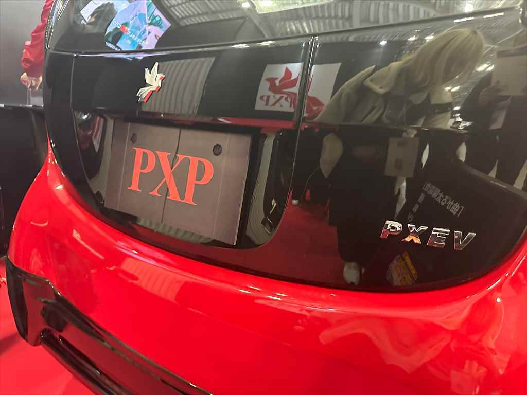 厚さはなんとわずか0.6mm! 湾曲しているところにも対応な「フレキシブルソーラーパネル」をPXPが発表!